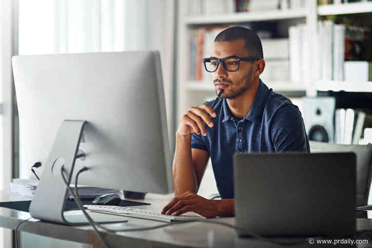 Optimizing internal emails for engagement: The role of benchmarking