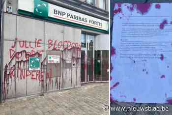 Politie verhoogt toezicht nu ook gevel bankkantoor beklad werd in Herentals: “Jullie bloedgeld doodt kinderen”