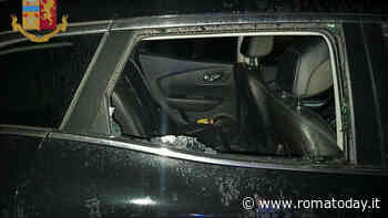 Colosseo: spacca vetro dell'auto e ruba valigie ai turisti