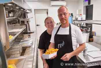 Frituur De Wissel wil wereldrecord frieten bakken verbeteren: “Als het lukt moet ik een dopingtest doen”