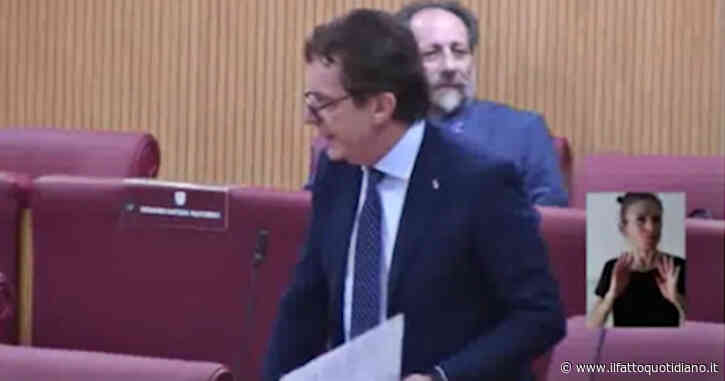 Liguria, tensione sulla lettera delle opposizioni a Toti: la maggioranza ne blocca la lettura in Aula. M5s: “Di cosa avete paura?”. È bagarre