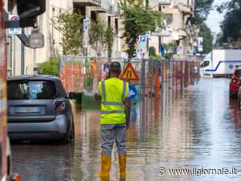 Operai bucano acquedotto a Milano: strada allagata e 400 famiglie senza acqua