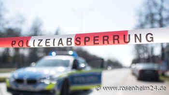 VW-Bus kracht frontal in Betonmischer: Mann (†34) stirbt noch an Unfallstelle