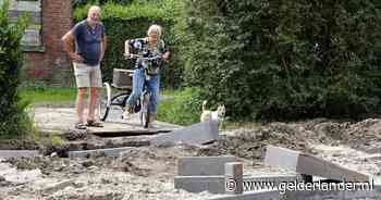 Jos (79) en Thera (79) kunnen al vijf weken hun oprit niet op of af: ‘Het lijkt wel of ze het erom doen’