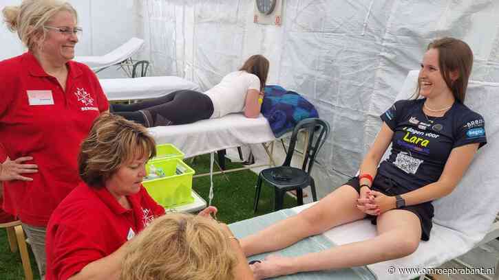 Vierdaagselopers laten blaren prikken in achtertuin van Ans: 'Keigezellig'