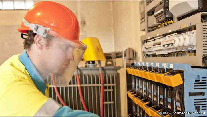 Almere - 500 extra elektriciteitshuisjes in Almere, stroomnet raakt te vol