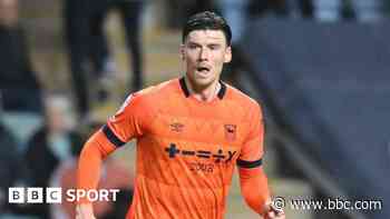 Sheffield United sign experienced Wales striker Moore