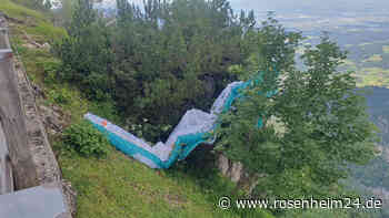 „Glück im Unglück“ – Gleitschirmpilot (49) kann sich nach Bruchlandung selbst helfen