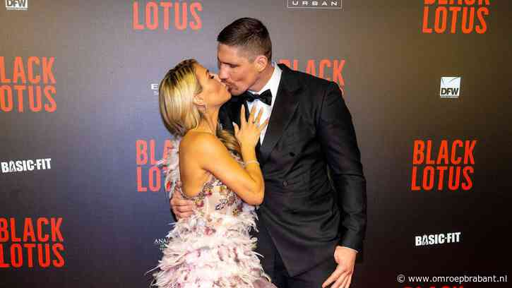 Rico Verhoeven vraagt vriendin ten huwelijk en legt het moment vast