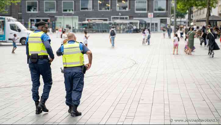 Almere - Meer boa's in Almere: afvaldumpingen één van de prioriteiten