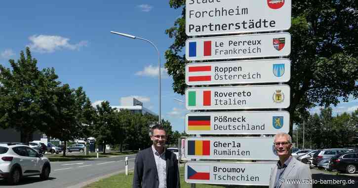 Neue Partnerstadtschilder der Stadt Forchheim grüßen am Ortseingang