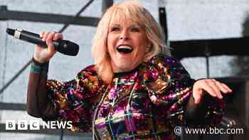 Stars give music fans 'blast from the past' at festival
