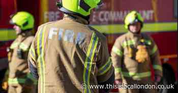 Crayford: Man taken to hospital after Maiden Lane house fire