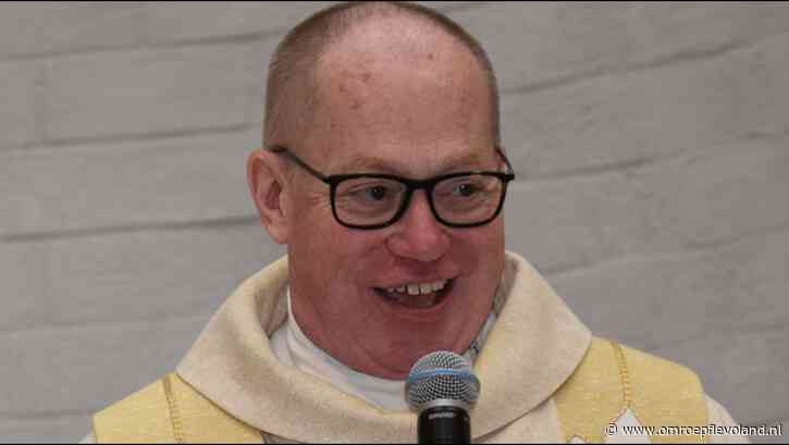 Almere - Pastoor Koppers neemt na 28 jaar afscheid van parochie in Almere