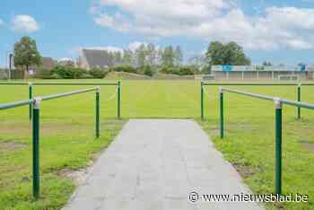 Ballenvangers, balustrades en scorebord: sportcomplex Flabbaert krijgt zomerse opknapbeurt