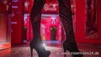 Mann aus Oberbayern ist mit Prostituierter unzufrieden, rastet völlig aus und will „alle abknallen“