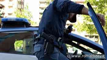 Anziano seguito e rapinato nell'androne del suo palazzo da due uomini