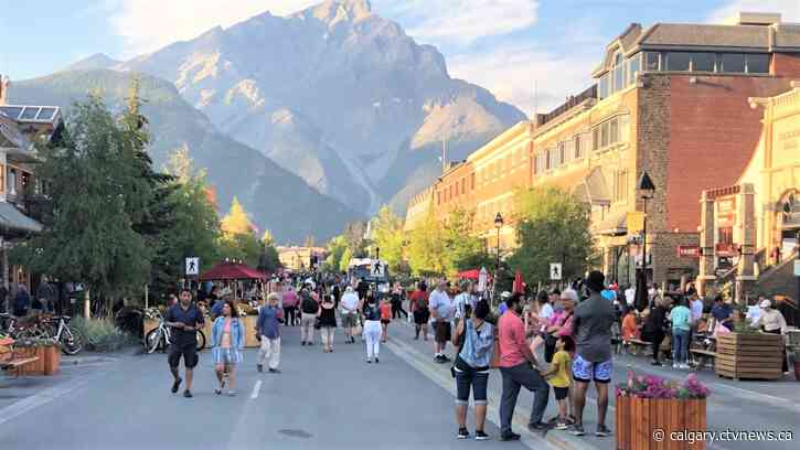 Banff residents wear yellow at rally in support of pedestrian zone
