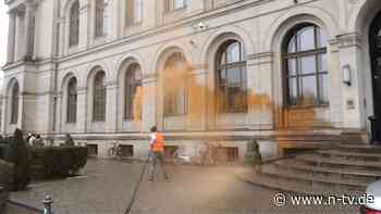 Farbattacken und Blockaden: Klimaaktivistin zu Haftstrafe verurteilt - keine Bewährung