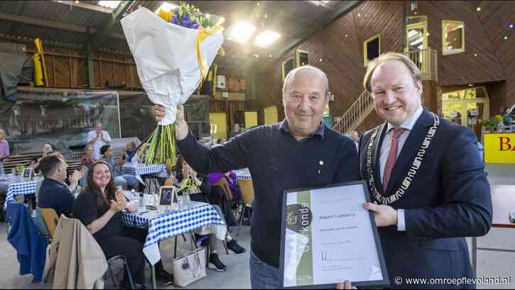 Almere - Vertrekkend regisseur theatergroep Suburbia krijgt Almeerse erepenning