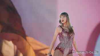 Travis Kelce wohl mit in Arena: Taylor Swift sagt "Guten Abend" zu ihren Fans