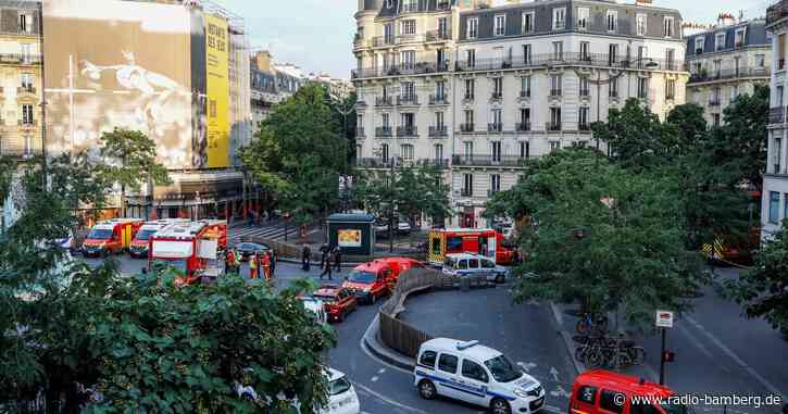 Auto rast in Pariser Restaurant – Ein Toter und Verletzte