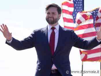 "Biden ha distrutto gli Usa. Trump deve tornare presidente": Vance scende in campo e suona la carica