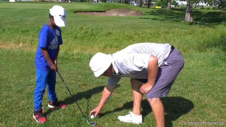 Underprivileged Calgary youth hit links in new Golf Canada program
