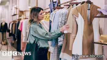 Falling clothes prices help keep inflation rate steady