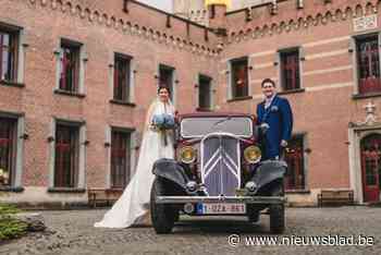 Schepen stapt in het huwelijksbootje: “Allebei geboren en getogen in onze gemeente, maar we leerden mekaar pas kennen in 2019 tijdens het badmintonnen in de sporthal”
