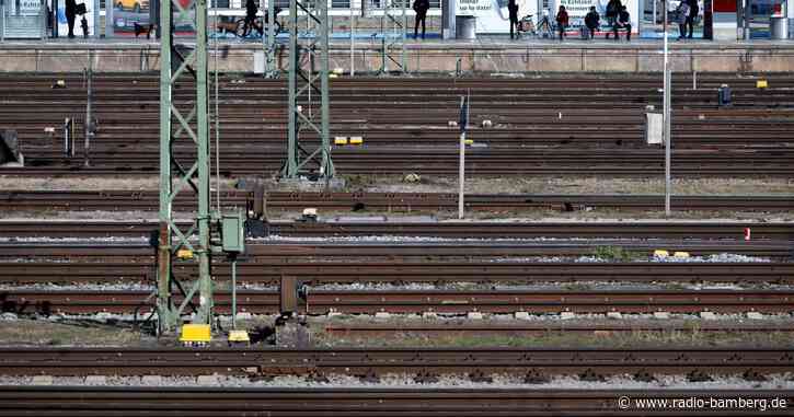 Mann fällt von Bahnsteig – Lokführer unter Schock