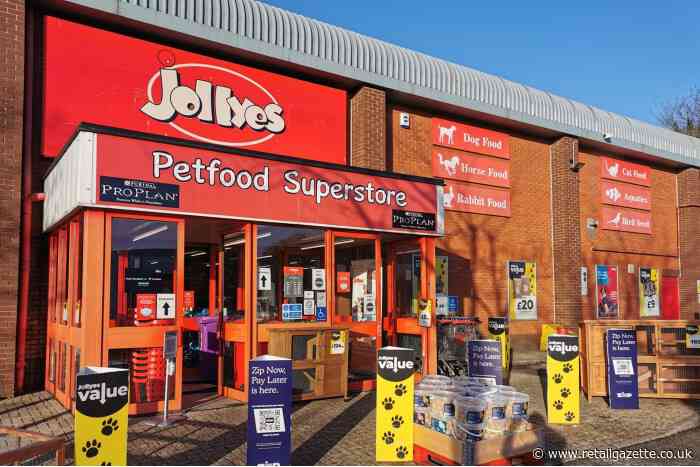 Jollyes launches nationwide free poo bag giveaway