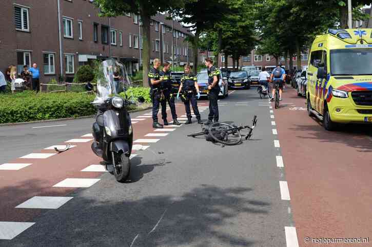 Aanrijding tussen fietser en scooter op de Bovenlandsestraat in Purmerend