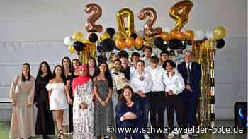 Erna-Brehm-Schule in Calw: Geschafft! Schüler nehmen Abschlusszeugnisse entgegen