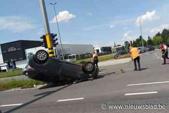 Een lichtgewonde bij zware crash in Diepenbeek