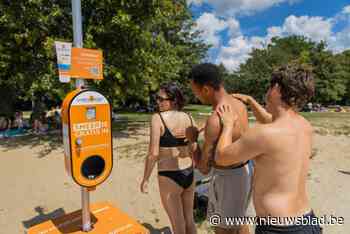 Duizendtal bezoekers geniet van de zon op strand van De Nekker: “We moeten ervan profiteren, morgen sneeuwt het misschien”