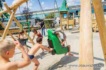 Nieuwe speeltuin in De Nekker feestelijk geopend: “Ook kinderen met beperking kunnen er op spelen”