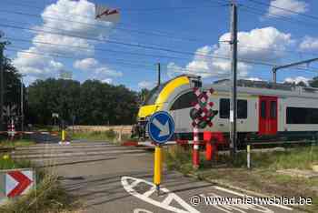 Overweg aan Nieuwendijk weer afgesloten