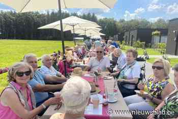 Jongste rusthuisvrijwilligster Sarah (11) helpt tijdens Langste Tafel tegen eenzaamheid