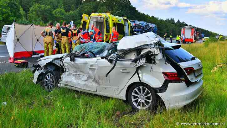 Bestuurder zwaargewond bij botsing met truck, A67 dicht