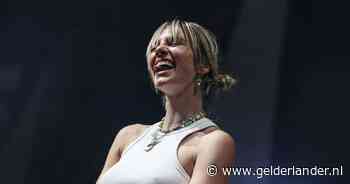 Nieuwe stijl van Maan slaat ook bij tweede lied niet aan: nu grijpt ze terug naar haar oude geluid