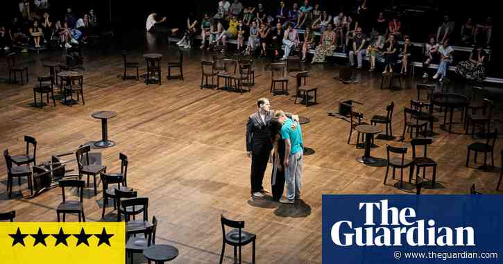 Forever (Immersion dans Café Müller de Pina Bausch) review – a heartbreaking redux