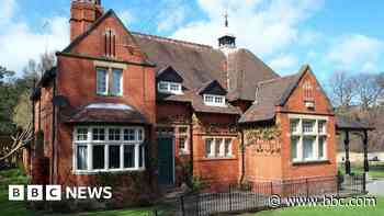 Restaurant plan for park's listed building