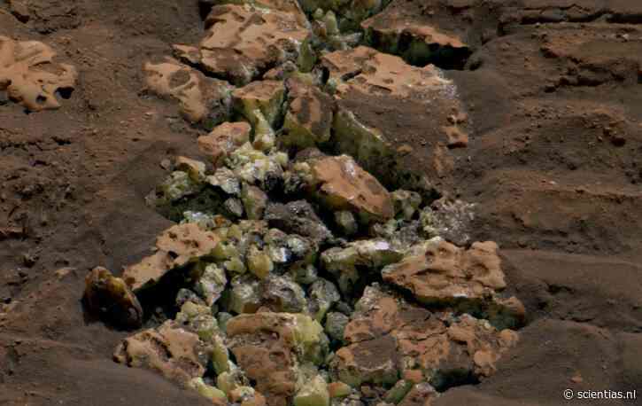 Marsrover Curiosity stuit onverwacht op een bijzondere vondst onder zijn wielen
