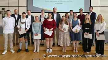 Die besten Absolventen der Mittelschulen werden geehrt