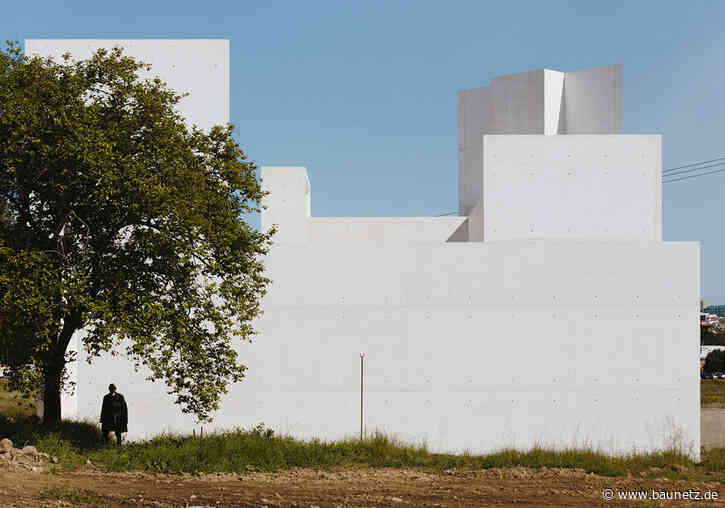 Gotik, Granit und weißer Beton
 - Umbau und Erweiterung eines ehemaligen Klosters von Álvaro Siza bei Porto