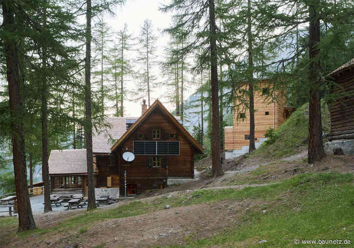 Strickturm in Graubünden - Hüttenerweiterung von Capaul & Blumenthal