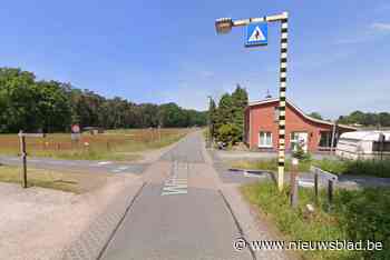Fietser (24) in levensgevaar na aanrijding met auto aan fietsoversteekplaats