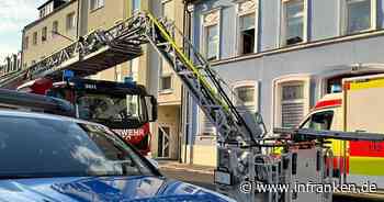Bamberger Feuerwehr rettet Bewohner über Drehleiter - "lag in der Wohnung"