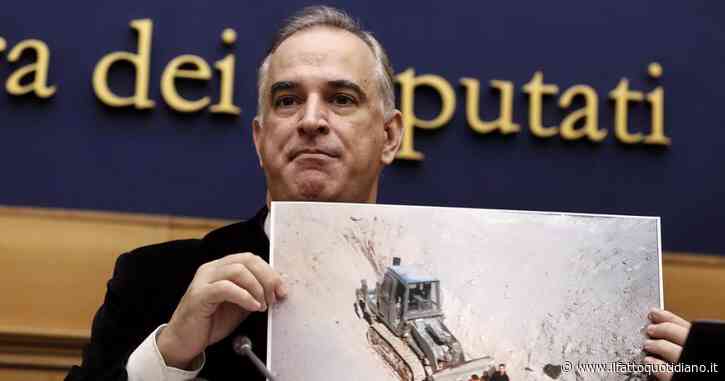 Sardegna, la metamorfosi del berlusconiano Pili: da giornalista boccia l’impianto eolico approvato 20 anni prima come Governatore